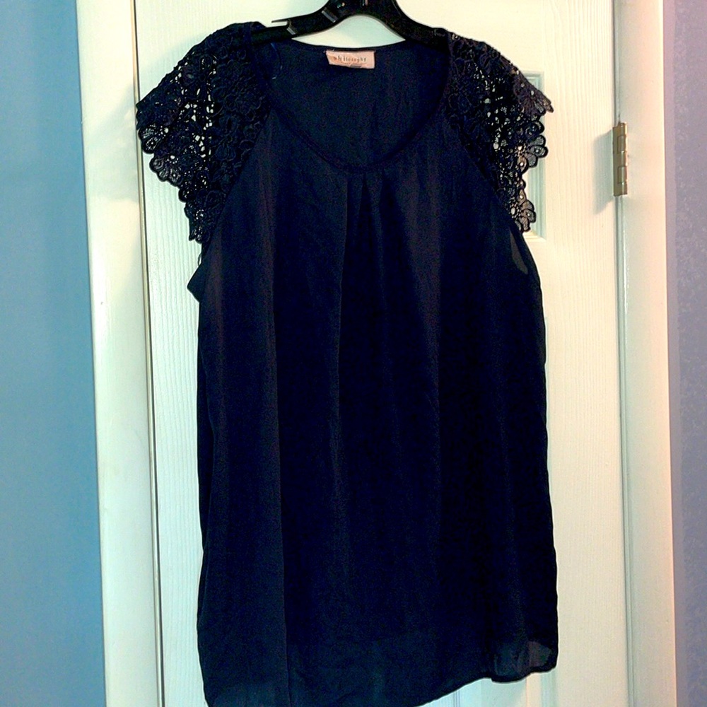 Philosophy Navy top. Size 2X.  Lace like detail on sleeves